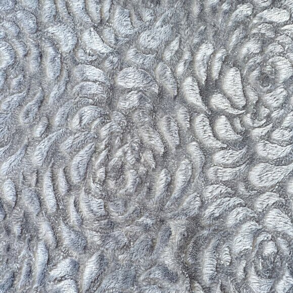 Marlo Lorenz THRO Plush Throw Blanket Gray Rosette Design Velvety Soft 42 x 58 - Picture 7 of 10